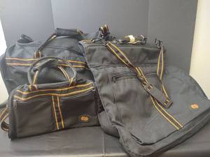 lot 1076 image: Pan Am Airlines  Luggage Set with Garment Bag, 3 Pieces