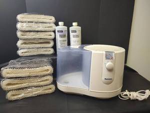 lot 1080 image: Holmes Cool Mist 3 Gallon HM1745 Humidifier with Filters and Treatment Solutions