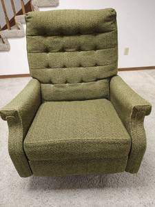 lot 1091 image: Olive Green Textured Rocker Recliner