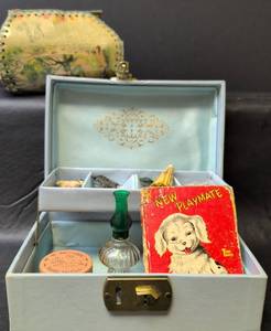 lot 1096 image: 1950s Childs Jewelry Box with Collectibles