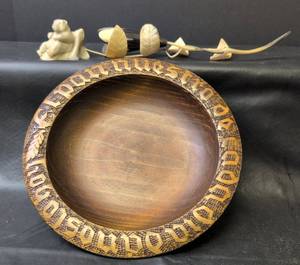lot 1101 image: Hand Carved Decorative Wooden Bowl with Hand carved Bear Figure and Tulip Carved from Animal Horn