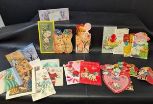 lot 1105 image: Vintage Mixed Holiday Greeting Card Collection