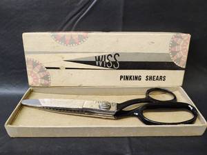 lot 1147 image: Wiss Pinking Shears with Original Box