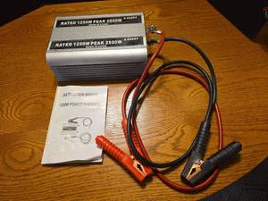 lot 1171 image: 1250W DC to AC Power Inverter with 2500W Peak