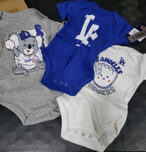 lot 7754 image: Los Angeles Dodgers 69 month baby three piece set
