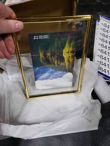 lot 8411 image: Gold Metal Picture Frame 6x8