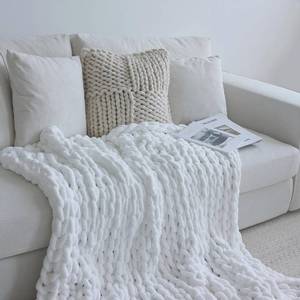 lot 8477 image: Maetoow Chenille Chunky Knit Blanket Throw (50x60 Inch), Handmade Warm &amp Cozy Blanket Couch, Bed, Home Decor, Soft Breathable Fleece Blanket, Christmas Thick and Giant Yarn Throws,White