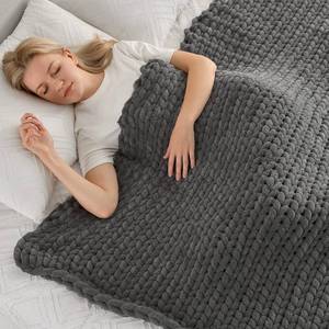 lot 1384 image: Maetoow Throw Blanket Dark Green