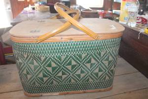 Vintage Hawkeye Picnic Basket