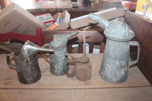 lot 3206 image: Vintage Oil Cans