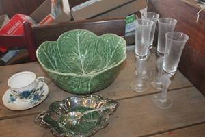 lot 3217 image: Large Lettuce Serving Bowl, Tea Cup, Saucer & More