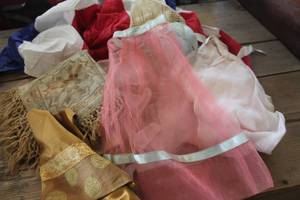 lot 3220 image: Vtg. Aprons, Red, White, Blue Bunting & More