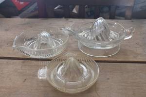 lot 3223 image: Vintage Glass Juicers