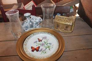 lot 3238 image: Vintage Dcor Plate, Vases and More