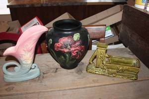 lot 3249 image: Vtg. Shawnee, Hull and More Planters, Vase