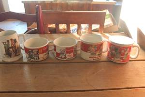 lot 3269 image: Vintage Campbells Soup Mugs & More