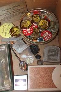 lot 3271 image: Contents of Junk Drawer Buttons, Cards & More