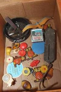 lot 3272 image: Vintage Scale, Magnets & More