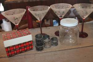 lot 3274 image: Vtg. Metal Recipe Box, Napkin Rings & More