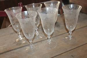 lot 3277 image: Vtg. Etched Glass Goblets