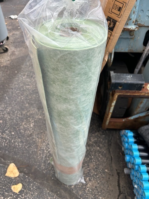 lot 428 image: Green Quality Underlayment Padding - 36 x 25