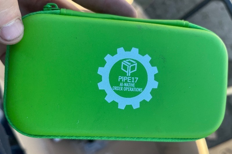 lot 283 image: Travel Sized External Battery Pack - Green W Case