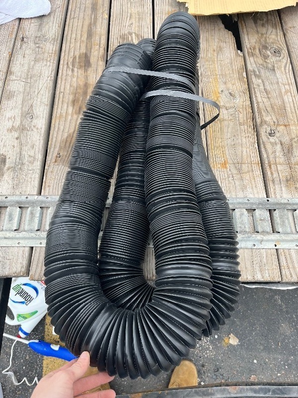 lot 185 image: 10 Gutter Extender - Black