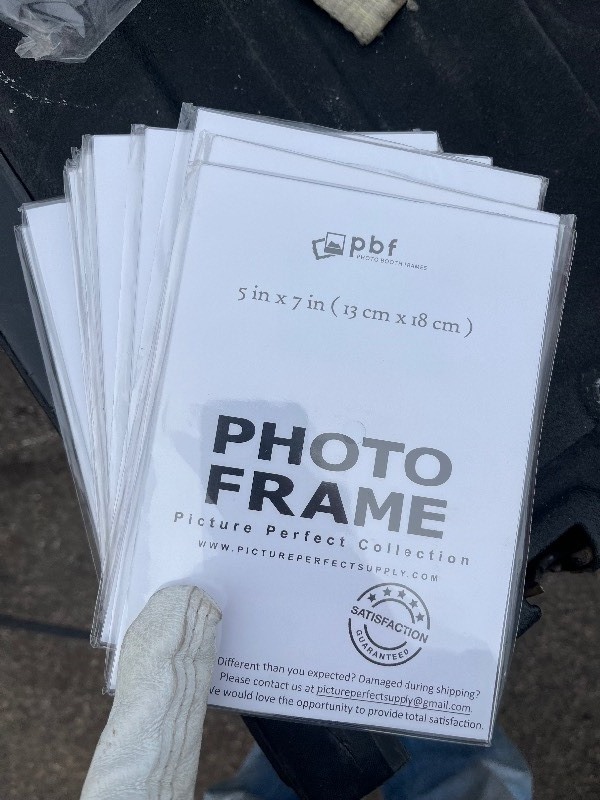 lot 38 image: Bundle of 10 Plastic Clear 5 x 7 Photo Frames - Low profile and great for protecting Pictures in storage