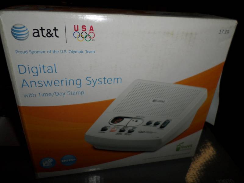lot 2924 image: AT&T 1739 Corded Digital Answering System, White