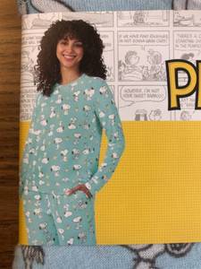 lot 8931 image: Character Womens 2-Piece Pullover and Jogger Pajama Set size L 12-14