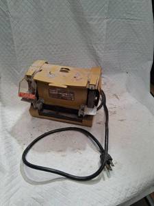 lot 21790 image: Shopmate 5-inch Bench Grinder Model 25011D