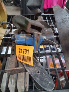 lot 21791 image: Cobblers Cast Iron Shoe Form with Vise