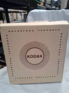 lot 21799 image: Kodak Carousel 750 Slide Projector with Original Box