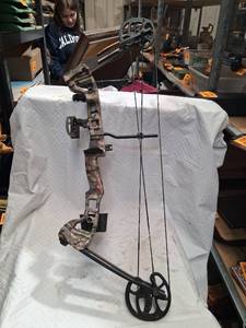 lot 21802 image: Barnett Vortex RTX Compound Bow