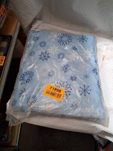 lot 21898 image: Winter Snowflake Pattern weighted cover