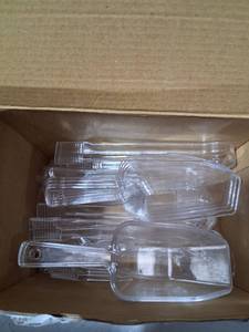 lot 21911 image: Clear Plastic Serving utensils