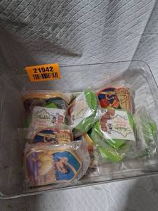 lot 21942 image: Disney Aladdin Hidden Treasures Promotional Items