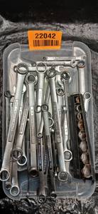lot 22042 image: Craftsman Professional Wrench Set with Socket Rail