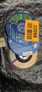 lot 22098 image: DeWalt DW8309 and Avanti Metal Cutting Wheel 4.5 inch