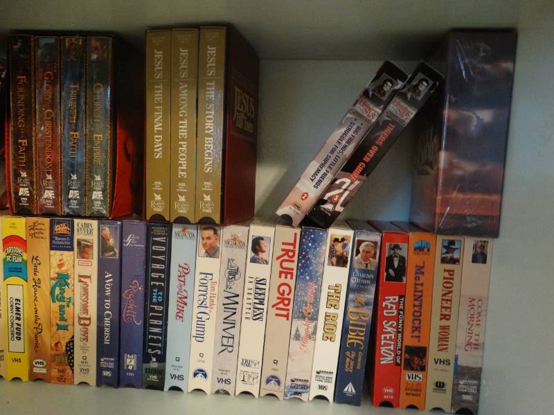 lot 1892 image: lot VHS movies.