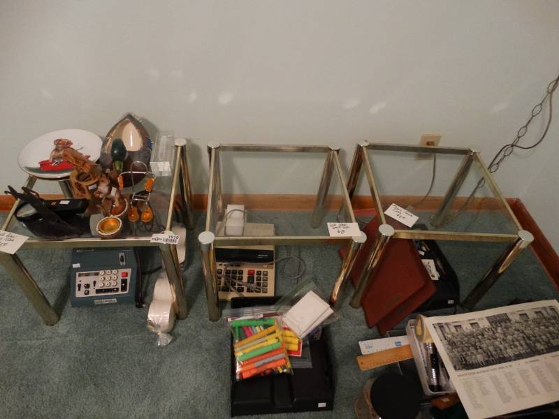 lot 1910 image: 3 Matching glass top gold framed tables.