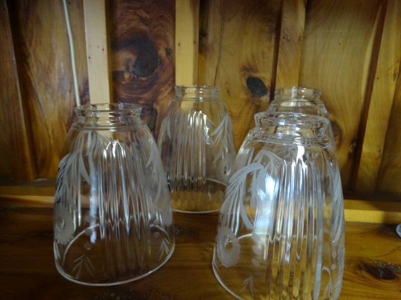 lot 1913 image: 4 piece glasswear.