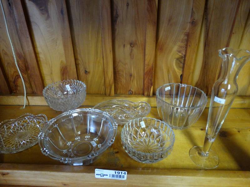 lot 1914 image: Glasswear.