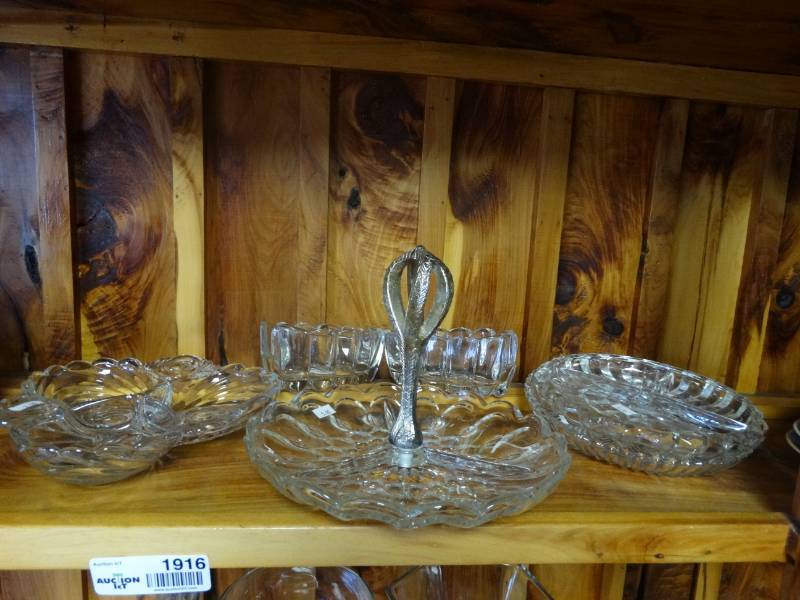 lot 1916 image: Glasswear.