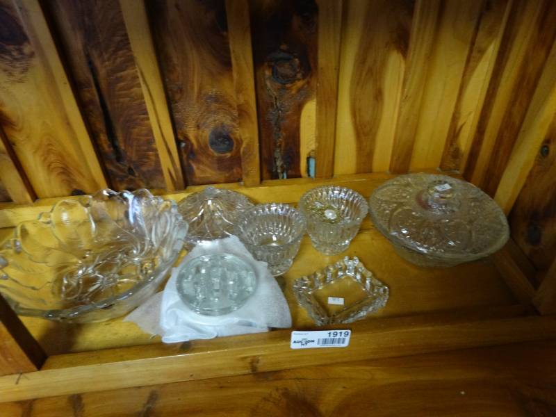 lot 1919 image: Glasswear.