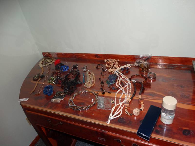 lot 1920 image: Lot of faux jewelry.