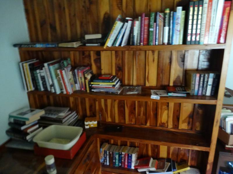 lot 1921 image: Lot of books on shelf.