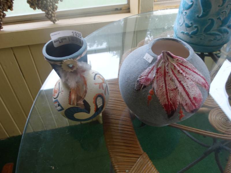 lot 1935 image: Home decor.