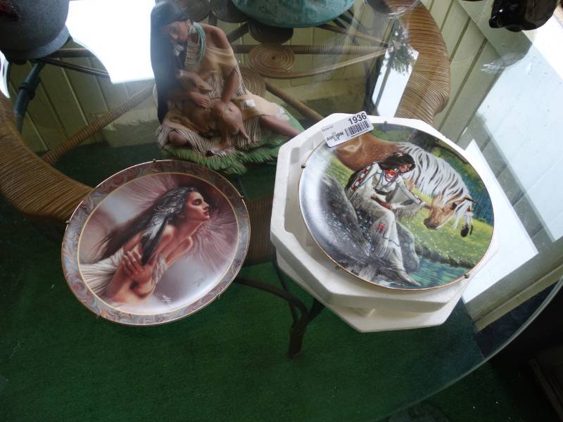 lot 1936 image: Decorated plate decor.