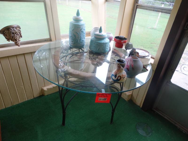 lot 1940 image: 48 Glass top table, metalwicker.